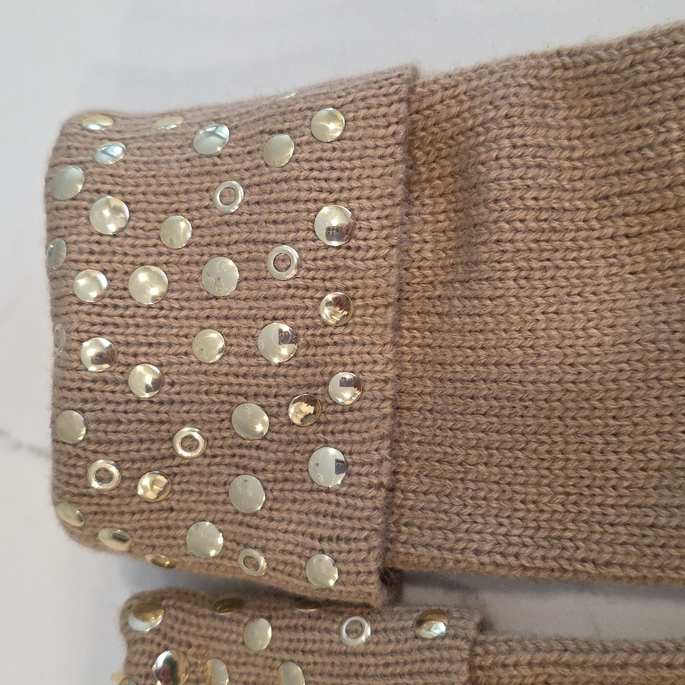 Like New Michael Kors Gloves - Picture 3 of 7